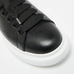 مملوكة مسبقًا Alexander McQueen Oversized Size 39 Black Leather Low Top Sneakers