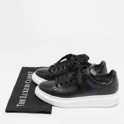 مملوكة مسبقًا Alexander McQueen Oversized Size 39 Black Leather Low Top Sneakers