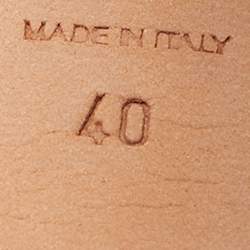 مملوكة مسبقًا Alexander McQueen Size 40 Black Suede Flower Detail Peep Toe Platform Pumps