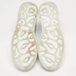 Pre Owned حذاء رياضي ألكسندر ماكوين جلد وزخرفة زرقاء/بيضاء نمط كبير مقاس 38.5