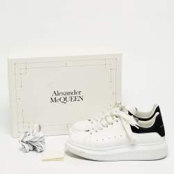 Pre Owned حذاء رياضي ألكسندر ماكوين جلد وزخرفة زرقاء/بيضاء نمط كبير مقاس 38.5