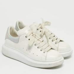 مملوكة مسبقًا حذاء رياضي ألكسندر ماكوين جلدي أبيض/وردي سويدي لاري مقاس 35