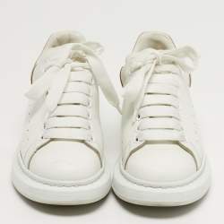 مملوكة مسبقًا Alexander McQueen Oversized Size 37.5 White/Gold Leather Low Top Sneakers
