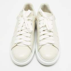 مملوكة مسبقًا Alexander McQueen Oversized Size 37.5 Cream Croc Embossed Leather Low Top Sneakers
