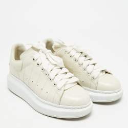 مملوكة مسبقًا Alexander McQueen Oversized Size 37.5 Cream Croc Embossed Leather Low Top Sneakers