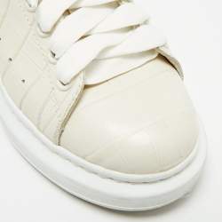 مملوكة مسبقًا Alexander McQueen Oversized Size 37.5 Cream Croc Embossed Leather Low Top Sneakers