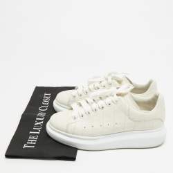 مملوكة مسبقًا Alexander McQueen Oversized Size 37.5 Cream Croc Embossed Leather Low Top Sneakers