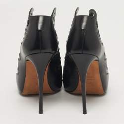 مملوكة مسبقًا Alexander McQueen Size 38 Black Floral Laser Cut Leather Peep Toe Booties