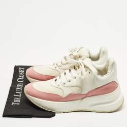 مملوكة مسبقًا Alexander McQueen Oversized Runner Size 39 White/Pink Leather Lace Up Sneakers