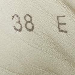 Pre Owned حذاء رياضي أليكسندر ماكوين جلد أبيض/فضي كبير الحجم مقاس 38.5