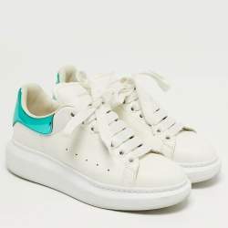 Pre Owned حذاء رياضي أليكسندر ماكوين جلد أبيض/فضي كبير الحجم مقاس 38.5