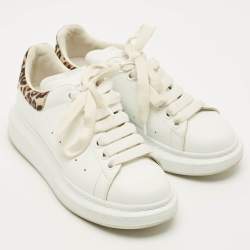مملوكة مسبقًا Alexander McQueen Oversized Size 37 White Leather and Suede Lace Up Sneakers