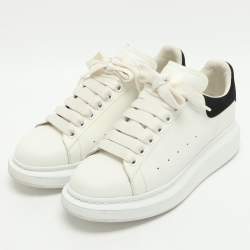 Pre Owned حذاء رياضي ألكسندر ماكوين سويدي وجلد أبيض/رمادي كبير الحجم مقاس 37