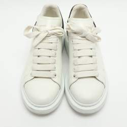 Pre Owned حذاء رياضي ألكسندر ماكوين سويدي وجلد أبيض/رمادي كبير الحجم مقاس 37