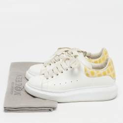 مملوكة مسبقًا حذاء رياضي أليكساندر ماكوين جلد نقشة التمساح وجلد أبيض نمط كبير مقاس 39