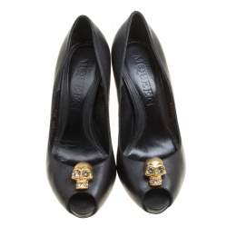 Pre Owned Alexander McQueen Black Leather Crystal Embellished Skull Detail Peep Toe Platform Pumps Size 35.5