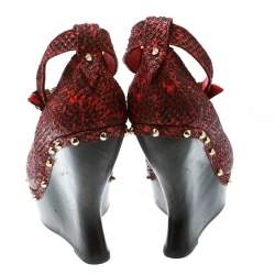 Pre Owned Alexander McQueen Red Embossed Snakeskin Leather Ankle Strap Spike Studded Wedge Pumps Size 39