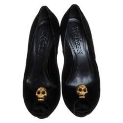 Pre Owned Alexander McQueen Black Velvet Crystal Embellished Skull Peep Toe Platform Pumps Size 39.5
