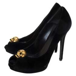Pre Owned Alexander McQueen Black Velvet Crystal Embellished Skull Peep Toe Platform Pumps Size 39.5