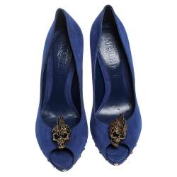 Pre Owned Alexander McQueen Blue Suede Crystal Embellished Skull Peep Toe Platform Pumps Size 38