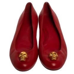 Pre Owned حذاء فلات باليه أليكساندر ماكوين سيتي جمجمه جلد أحمر مقاس 39