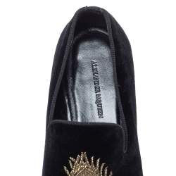 Pre Owned حذاء سليبرز أليكساندر ماكوين سموكينغ مطرز ريش قطيفة أسود مقاس 40