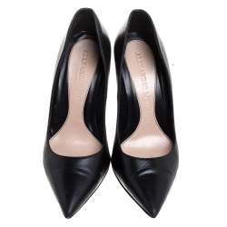 مملوكة مسبقًا حذاء كعب عالى أليكساندرماكوين مقدمة مدببة جلد أسود مقاس 37.5