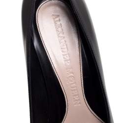 Pre Owned Alexander McQueen Black Leather Curved Heel Platform Pumps Size 38