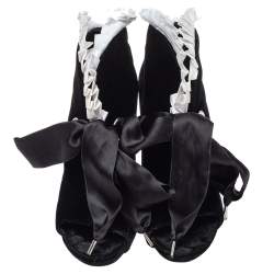 Pre Owned بوت للكاحل أليكساندر ماكوين قطيفة وقماش أبيض/أسود بطيات وفيونكة مقاس 38