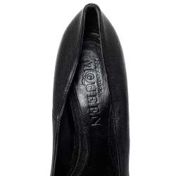 مملوكة مسبقًا حذاء كعب عالي أليكساندر ماكوين مزين جمجمة مزخرفة كريستال مقدمة مفتوحة جلد أسود مقاس 40