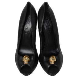 مملوكة مسبقًا حذاء كعب عالي أليكساندر ماكوين مزين جمجمة مزخرفة كريستال مقدمة مفتوحة جلد أسود مقاس 40