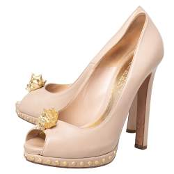 مملوكة مسبقًا Alexander McQueen Beige Leather Skull Embellished Peep Toe Platform Pumps Size 41