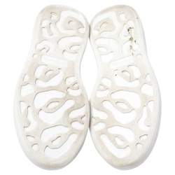 مملوكة مسبقًا حذاء رياضي أليكساندر ماكوين جلد أبيض مرصع نمط كبير مقاس أوروبي 35