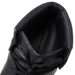 مملوكة مسبقًا حذاء رياضي أليكساندر ماكوين جلد أسود مرصع  بعنق مرتفع مقاس 41