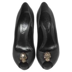 Pre Owned Alexander McQueen Black Leather Crystal Embellished Skull Peep-Toe Pumps Size 38