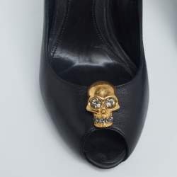 Pre Owned Alexander McQueen Black Leather Crystal Embellished Skull Detail Peep Toe Platform Pumps Size 37