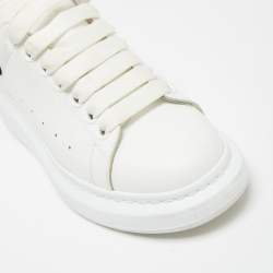 Pre Owned حذاء رياضي أليكساندر ماكوين سويدي وجلد أبيض / أسود بنمط كبير مقاس 38