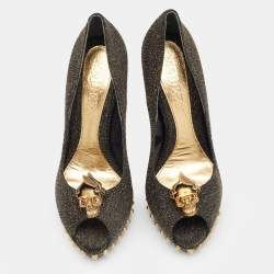 Pre Owned Alexander McQueen Black/Gold Textured Leather Skull Peep Toe Platform Pumps Size 39
