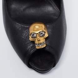 Pre Owned Alexander McQueen Black Leather  Skull Pumps Size 38