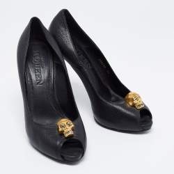 Pre Owned Alexander McQueen Black Leather  Skull Pumps Size 38