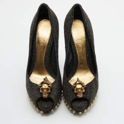 Pre Owned Alexander McQueen Black/Gold Textured Suede Embellished Skull Peep Toe Pumps Size 39.5