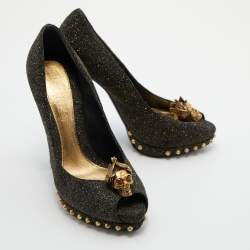 Pre Owned Alexander McQueen Black/Gold Textured Suede Embellished Skull Peep Toe Pumps Size 39.5