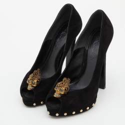 Pre Owned Alexander McQueen Black Suede Crystal Embellished Skull Peep Toe Platform Pumps Size 39