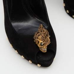 Pre Owned Alexander McQueen Black Suede Crystal Embellished Skull Peep Toe Platform Pumps Size 39