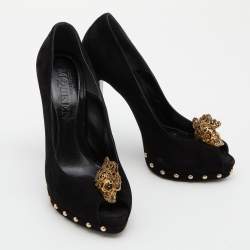 Pre Owned Alexander McQueen Black Suede Crystal Embellished Skull Peep Toe Platform Pumps Size 39