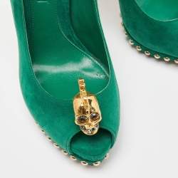 Pre Owned Alexander McQueen Green Suede Crystal Embellished Skull Studded Platform Peep Toe Pumps Size 37