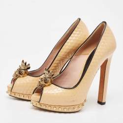 Pre Owned Alexander McQueen Beige Patent Leather Skull Pumps Size 35.5