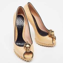 Pre Owned Alexander McQueen Beige Patent Leather Skull Pumps Size 35.5