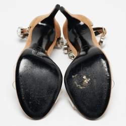 مملوكة مسبقًا صندل أليكساندر وانغ حزام للكاحل مزخرف كريستالات جلد شامواه و بي في سي بيج مقاس 38.5