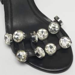 مملوكة مسبقًا صندل ألكسندر وانغ آبي حزام الكاحل جلد أسود مزخرف كريستال مقاس 37